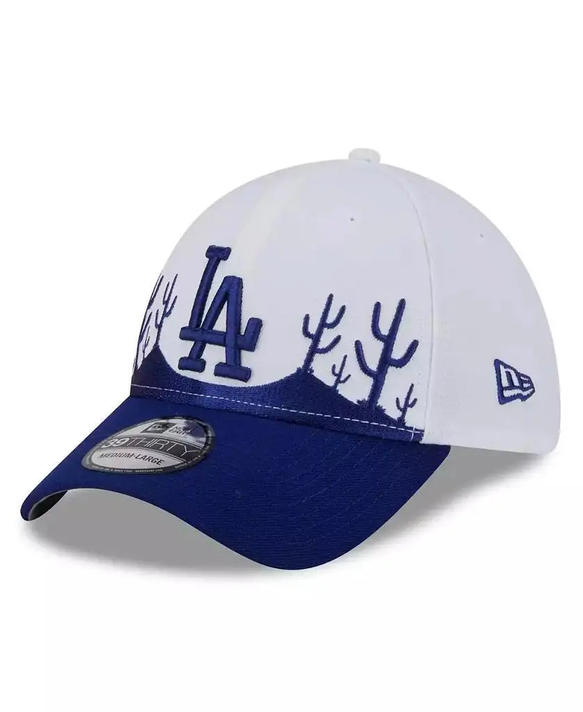 New Era | Men's White/Royal Los Angeles Dodgers 2025 Spring Training Landscape 39THIRTY Flex Hat New Era | Men's White/Royal Los Angeles Dodgers 2025 Spring Training Landscape 39THIRTY Flex Hat